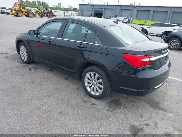 45180987 :رقم المزاد ، 1C3CCBBB8DN574373 vin ، 2013 Chrysler 200 Touring مزاد بيع