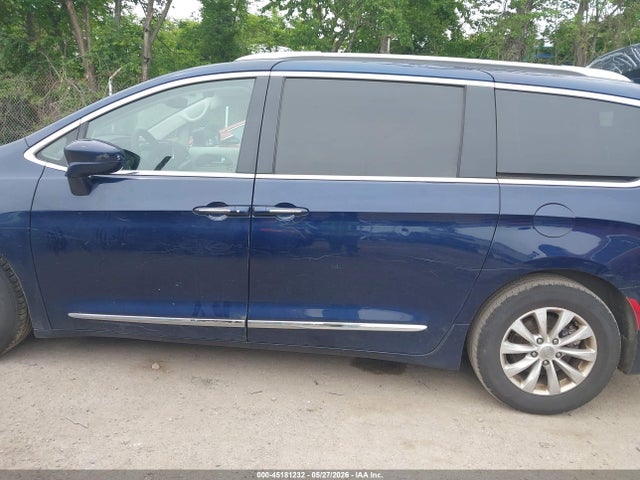 45181232 :رقم المزاد ، 2C4RC1BG0KR526040 vin ، 2019 Chrysler Pacifica Touring L مزاد بيع