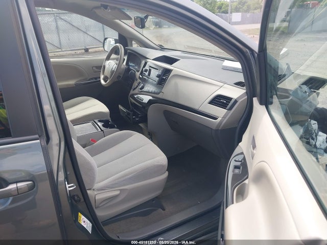 45181233 :رقم المزاد ، 5TDKK3DC3DS359161 vin ، 2013 Toyota Sienna Le V6 8 Passenger مزاد بيع