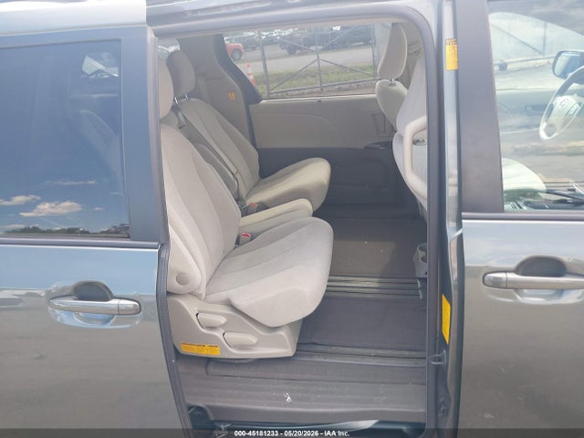 45181233 :رقم المزاد ، 5TDKK3DC3DS359161 vin ، 2013 Toyota Sienna Le V6 8 Passenger مزاد بيع