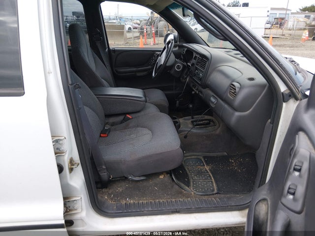 45181439 :رقم المزاد ، 1B4HS28N0YF134361 vin ، 2000 Dodge Durango مزاد بيع