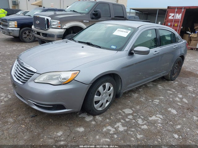 Chrysler 200 LX 2014 1C3CCBAB0EN121738 Image 2