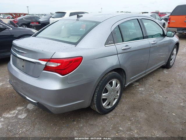 Chrysler 200 LX 2014 1C3CCBAB0EN121738 Image 4