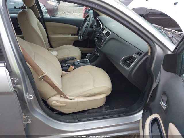 Chrysler 200 LX 2014 1C3CCBAB0EN121738 Image 5