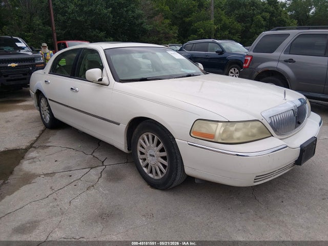 45181551 :رقم المزاد ، 1LNHM83W14Y641411 vin ، 2004 Lincoln Town Car Ultimate مزاد بيع