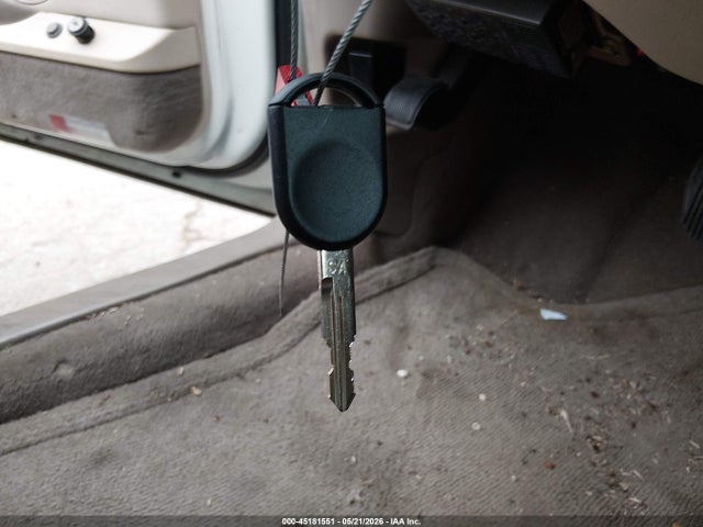45181551 :رقم المزاد ، 1LNHM83W14Y641411 vin ، 2004 Lincoln Town Car Ultimate مزاد بيع
