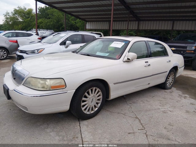 45181551 :رقم المزاد ، 1LNHM83W14Y641411 vin ، 2004 Lincoln Town Car Ultimate مزاد بيع