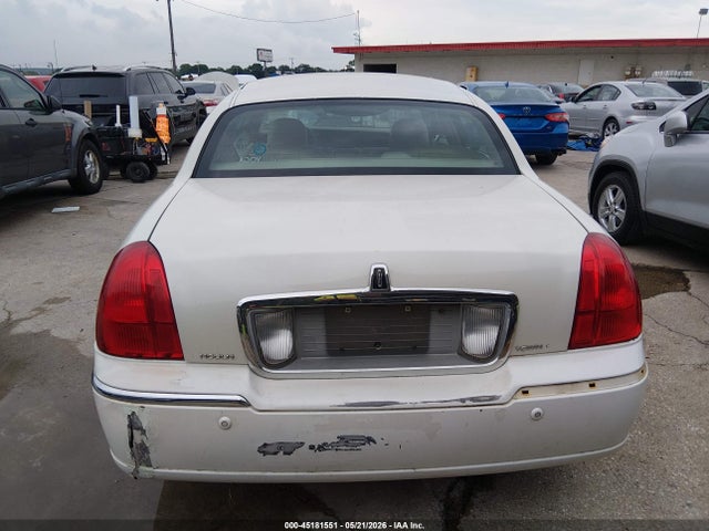 45181551 :رقم المزاد ، 1LNHM83W14Y641411 vin ، 2004 Lincoln Town Car Ultimate مزاد بيع