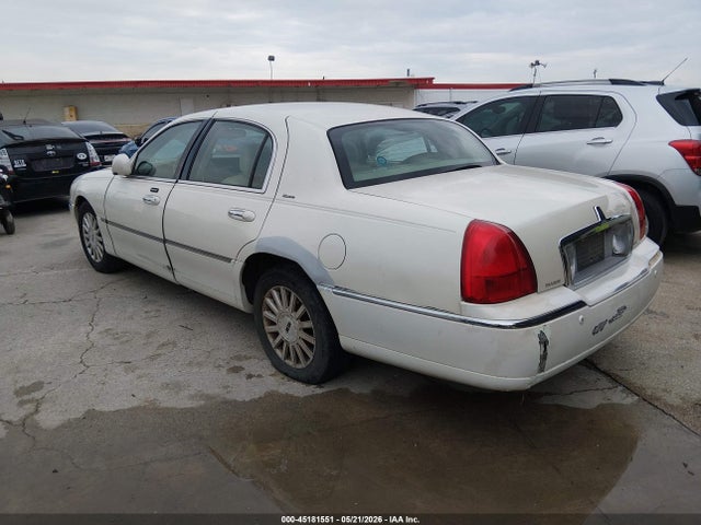 45181551 :رقم المزاد ، 1LNHM83W14Y641411 vin ، 2004 Lincoln Town Car Ultimate مزاد بيع