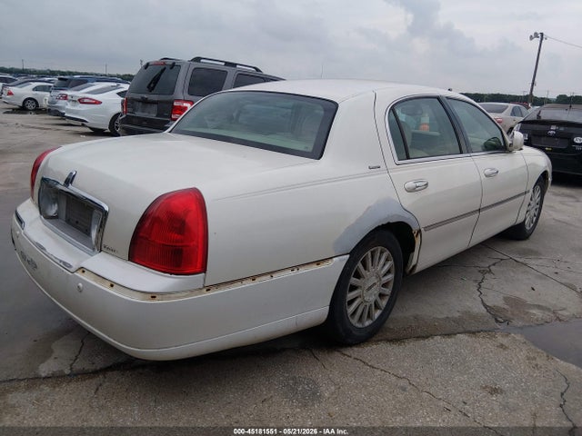 45181551 :رقم المزاد ، 1LNHM83W14Y641411 vin ، 2004 Lincoln Town Car Ultimate مزاد بيع
