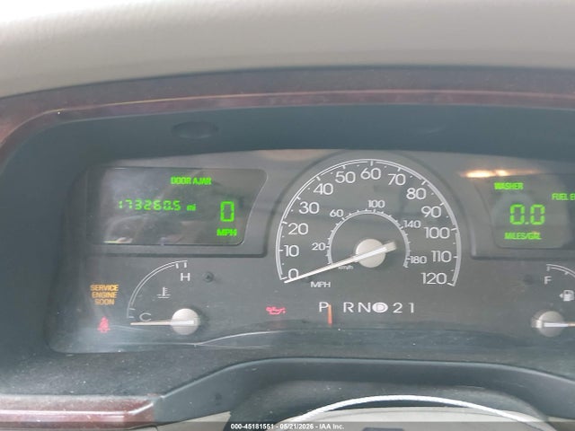 45181551 :رقم المزاد ، 1LNHM83W14Y641411 vin ، 2004 Lincoln Town Car Ultimate مزاد بيع
