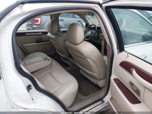 45181551 :رقم المزاد ، 1LNHM83W14Y641411 vin ، 2004 Lincoln Town Car Ultimate مزاد بيع