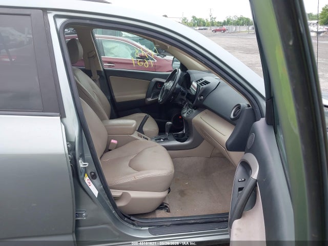 2008 Toyota Rav4 Limited მანქანა იყიდება აუქციონზე, vin: JTMBD31V485211256, აუქციონის ნომერი: 45181621