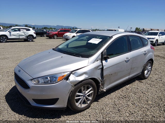 Ford FOCUS SE 2018 1FADP3K28JL254025 Image 2