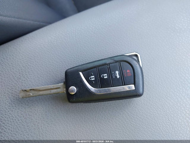 45181712 :رقم المزاد ، 4T1C11AK7MU515037 vin ، 2021 Toyota Camry Le مزاد بيع