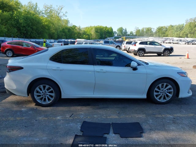 45181712 :رقم المزاد ، 4T1C11AK7MU515037 vin ، 2021 Toyota Camry Le مزاد بيع