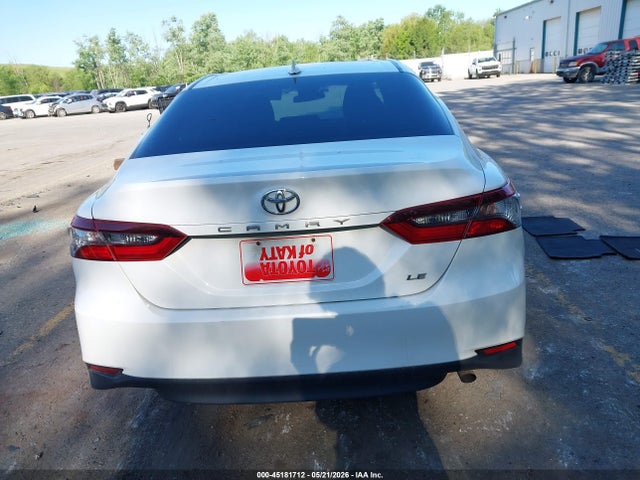 45181712 :رقم المزاد ، 4T1C11AK7MU515037 vin ، 2021 Toyota Camry Le مزاد بيع