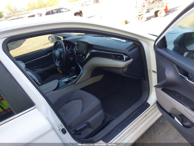 45181712 :رقم المزاد ، 4T1C11AK7MU515037 vin ، 2021 Toyota Camry Le مزاد بيع