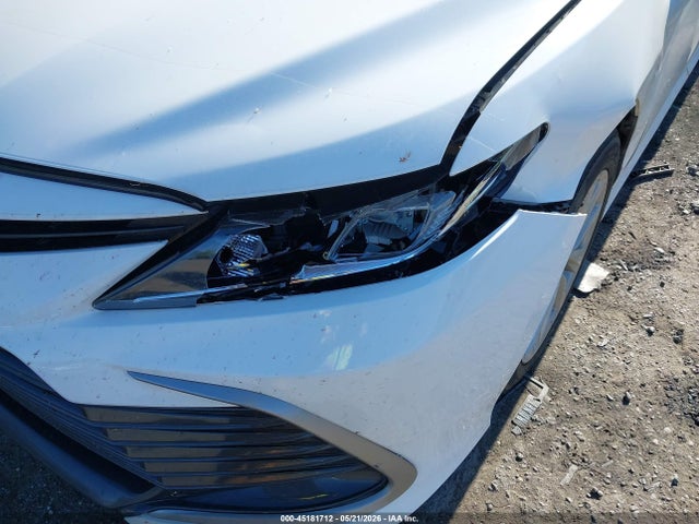 45181712 :رقم المزاد ، 4T1C11AK7MU515037 vin ، 2021 Toyota Camry Le مزاد بيع