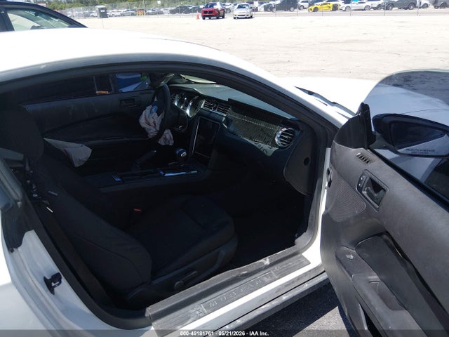 45181761 :رقم المزاد ، 1ZVBP8AMXC5244652 vin ، 2012 Ford Mustang V6 مزاد بيع