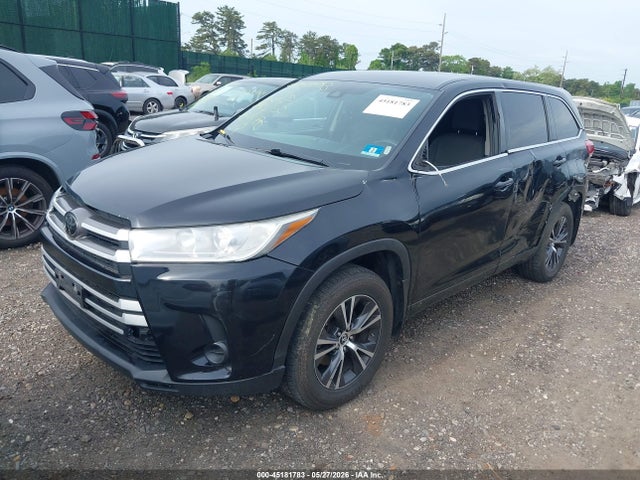 45181783 :رقم المزاد ، 5TDBZRFH7JS822390 vin ، 2018 Toyota Highlander Le مزاد بيع