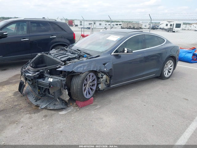 45182354 :رقم المزاد ، 5YJSA1E26JF284825 vin ، 2018 Tesla Model S 100d/75d/p100d مزاد بيع
