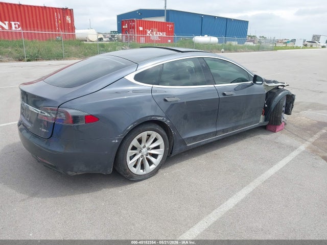 45182354 :رقم المزاد ، 5YJSA1E26JF284825 vin ، 2018 Tesla Model S 100d/75d/p100d مزاد بيع