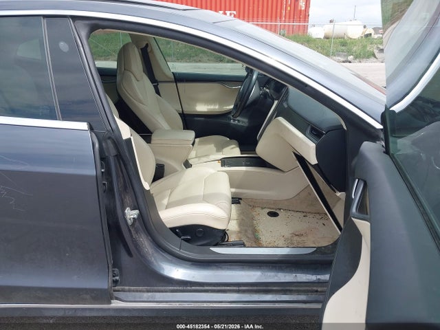 45182354 :رقم المزاد ، 5YJSA1E26JF284825 vin ، 2018 Tesla Model S 100d/75d/p100d مزاد بيع