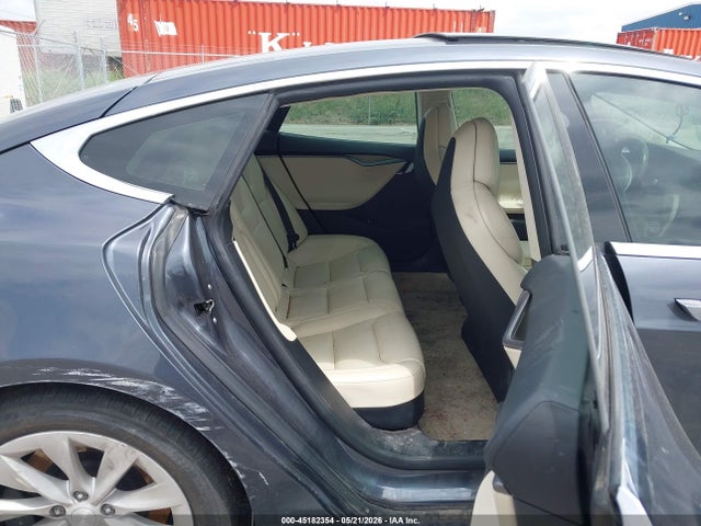 45182354 :رقم المزاد ، 5YJSA1E26JF284825 vin ، 2018 Tesla Model S 100d/75d/p100d مزاد بيع