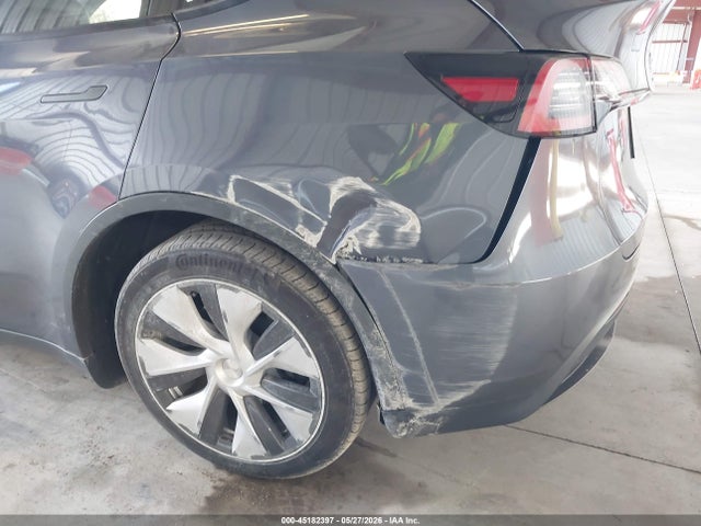 Продажа на аукционе авто 2023 Tesla Model Y Awd/long Range Dual Motor All-wheel Drive, vin: 7SAYGDEE1PF636516, номер лота: 45182397