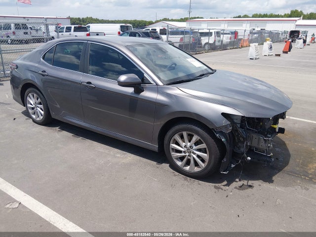 Продаж на аукціоні авто 2021 Toyota Camry Le, vin: 4T1C11AK8MU567776, номер лоту: 45182540