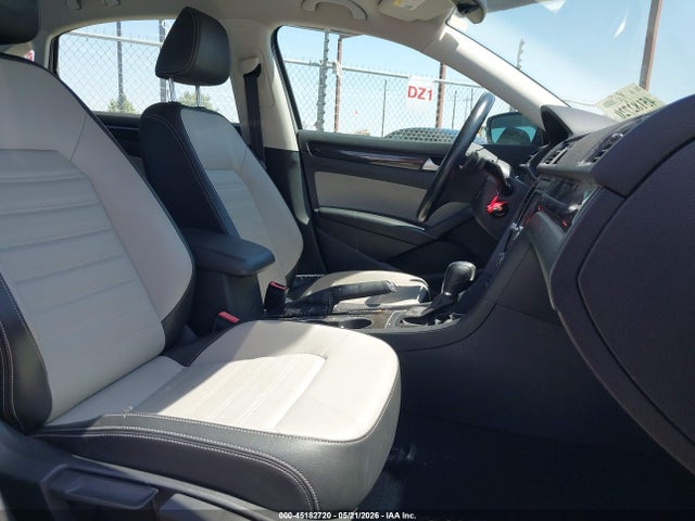 1VWBT7A35EC097345 Volkswagen Passat 1.8t Sport