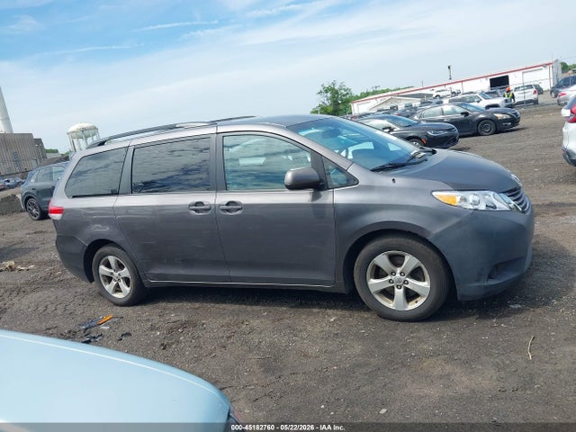45182760 :رقم المزاد ، 5TDKK3DC8DS344381 vin ، 2013 Toyota Sienna Le V6 8 Passenger مزاد بيع