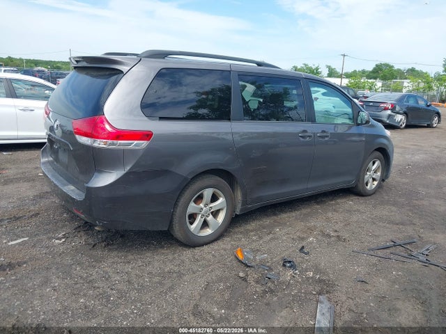 45182760 :رقم المزاد ، 5TDKK3DC8DS344381 vin ، 2013 Toyota Sienna Le V6 8 Passenger مزاد بيع
