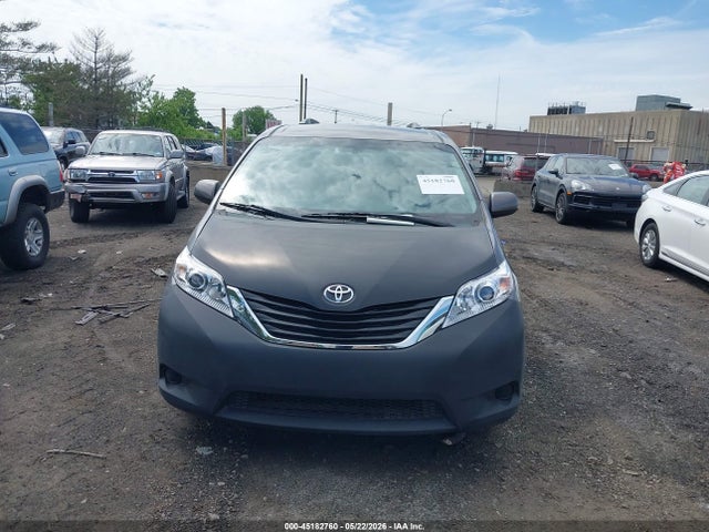 45182760 :رقم المزاد ، 5TDKK3DC8DS344381 vin ، 2013 Toyota Sienna Le V6 8 Passenger مزاد بيع
