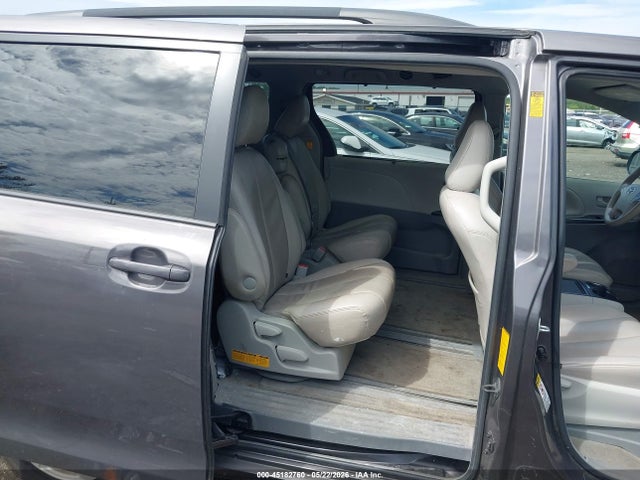 45182760 :رقم المزاد ، 5TDKK3DC8DS344381 vin ، 2013 Toyota Sienna Le V6 8 Passenger مزاد بيع