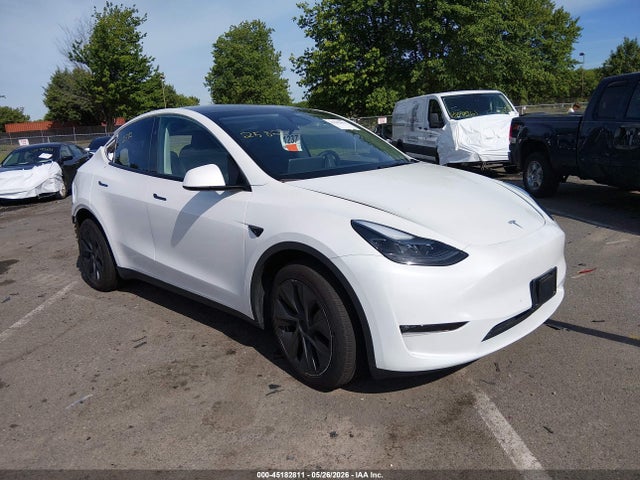 Продаж на аукціоні авто 2024 Tesla Model Y Long Range Dual Motor All-wheel Drive, vin: 7SAYGAEE1RF132582, номер лоту: 45182811