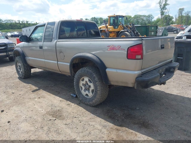 45182918 :رقم المزاد ، 1GCCT19W918130685 vin ، 2001 Chevrolet S-10 Ls مزاد بيع