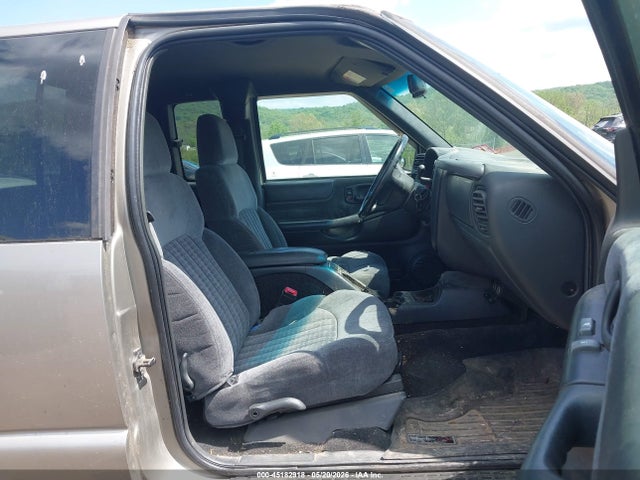 45182918 :رقم المزاد ، 1GCCT19W918130685 vin ، 2001 Chevrolet S-10 Ls مزاد بيع