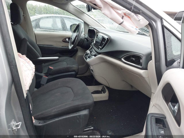 45182996 :رقم المزاد ، 2C4RC1DG4HR621254 vin ، 2017 Chrysler Pacifica Touring مزاد بيع