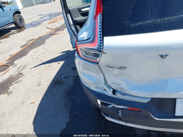 45183382 :رقم المزاد ، YV4L12UK1P2967889 vin ، 2023 Volvo Xc40 B5 Core مزاد بيع
