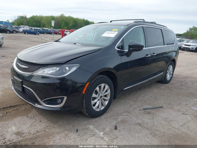 Chrysler Pacifica Touring-l 2017 2C4RC1BG3HR635911 Image 2