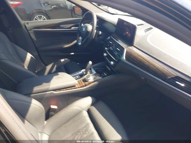 WBA53BH09MWW99352 BMW 530I