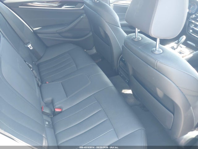 WBA53BH09MWW99352 BMW 530I
