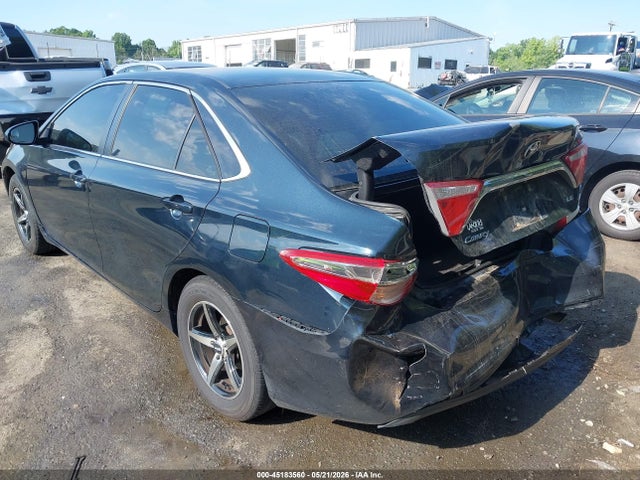 45183560 :رقم المزاد ، 4T1BF1FK3HU618371 vin ، 2017 Toyota Camry Le مزاد بيع