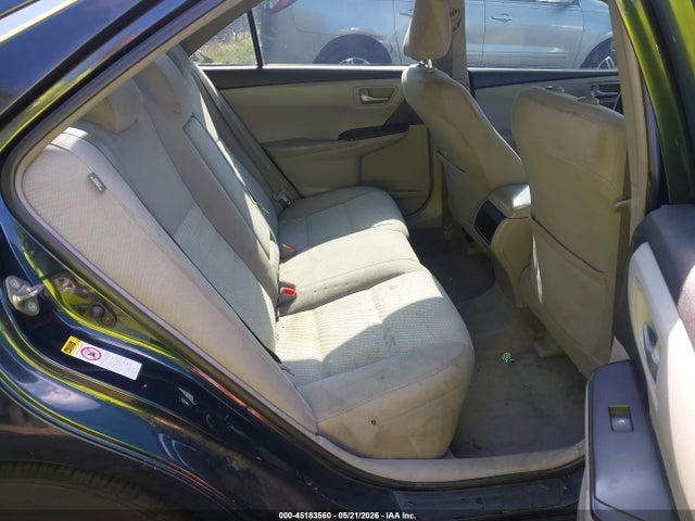 45183560 :رقم المزاد ، 4T1BF1FK3HU618371 vin ، 2017 Toyota Camry Le مزاد بيع