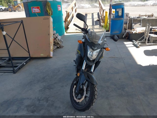 45183618 :رقم المزاد ، MLHPC4666F5200074 vin ، 2015 Honda Cb500 X مزاد بيع