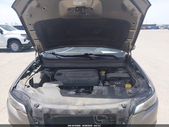 45183966 :رقم المزاد ، 1C4PJMCB9KD440357 vin ، 2019 Jeep Cherokee Latitude 4x4 مزاد بيع