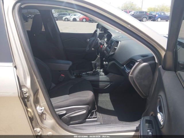 45183966 :رقم المزاد ، 1C4PJMCB9KD440357 vin ، 2019 Jeep Cherokee Latitude 4x4 مزاد بيع