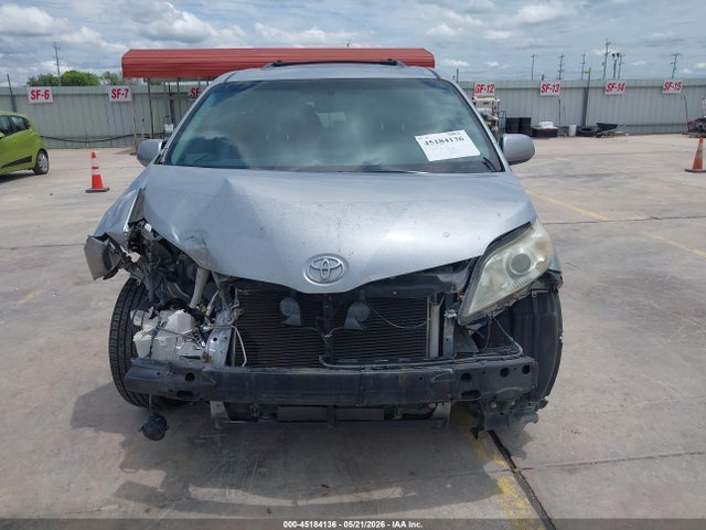 Продажа на аукционе авто 2015 Toyota Sienna Xle 8 Passenger, vin: 5TDYK3DC5FS573002, номер лота: 45184136